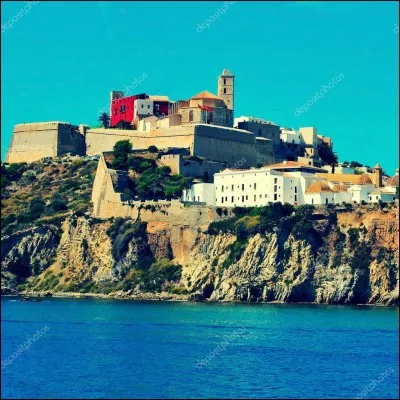 De quels pays les &icirc;les Bal&eacute;ares en M&eacute;diterran&eacute;e sont-elles une communaut&eacute; autonome ?