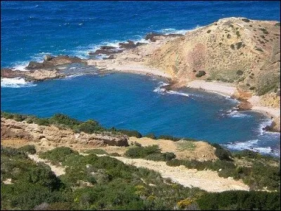 Quel nom porte le cap situé au nord-est de la Tunisie ?