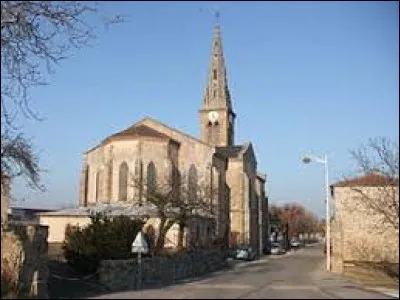 Nous sommes à présent devant l'église Notre-Dame de Colombier-le-Vieux. Village de l'arrondissement de Tournon-sur-Rhône, il se situe dans le département ...