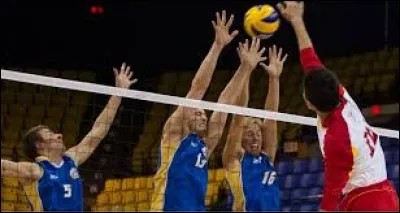 Complète : le volley-ball peut se pratiquer...