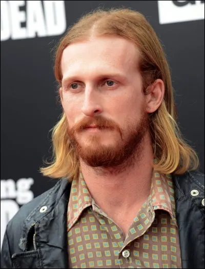 Que fait manger Dwight à Daryl ?