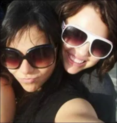 Dans la vraie vie, qui est la meilleure amie de Miley ?