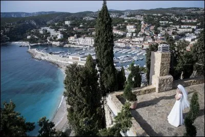 "Les Noces rouges" est un film de Claude Chabrol.