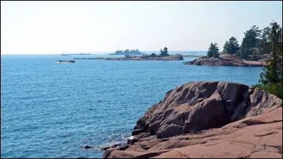 Quelle province, la plus peupl&eacute;e de la r&eacute;gion, est une p&eacute;ninsule en forme de pelle entre le lac Eri&eacute; et le lac Huron ?