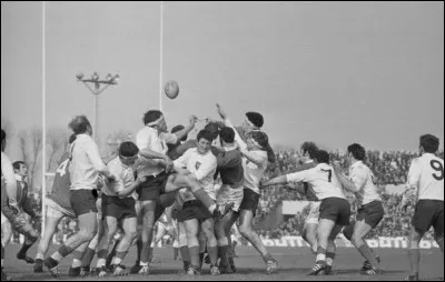 Lors du tournoi des 5 nations, le dernier match de la France l'oppose, au stade de Colombes le 22 mars 1969, à l'équipe qui remporte finalement le tournoi, pour la 16e fois, réalisant le petit chelem. Le match, ce jour-là, se termine par un nul 8-8. a qui la France était-elle opposée ?