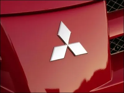 Quel est le constructeur automobile japonais dont le logo se compose de trois diamants rouges ?