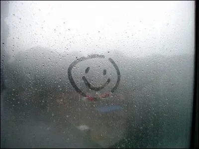 Quel changement d'état subit l'eau gazeuse quand elle passe à l'état liquide ?