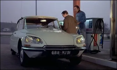 Cette derni&egrave;re DS &eacute;tait pr&eacute;sente dans un film avec Lino Ventura, lequel ?