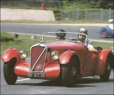 Cette classique mais élégante voiture légère a été construite en 1935 par...