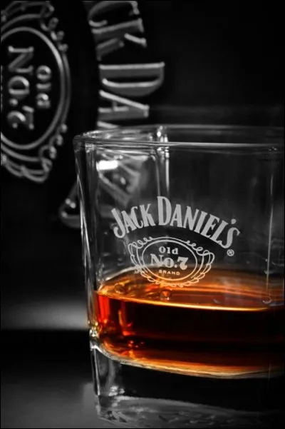 Dans quelle série télévisée, un commandant de la police judiciaire est-il un alcoolique invétéré ?