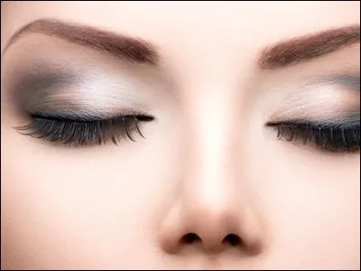 Attention, joue bien le jeu ! 
Ferme tes yeux, et fais circuler le curseur de ta souris sur ces 4 cases. Quand tu le sens, arrête-toi et clique sur la case que tu as choisie quand tu avais les yeux fermés.