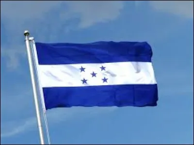 La disposition des bandes sur les drapeaux du Honduras (image) et du Nicaragua est identique.