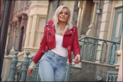 Avec qui chante-t-elle "In the Name of Love" ?