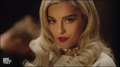 Pour quels artistes co-écrit-elle "The Monster" ?