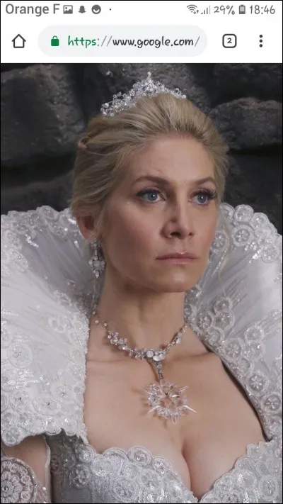 Qui, la reine des glaces de la saison 4, prend-elle pour devenir ses surs ?