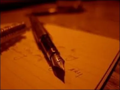 Le 2 ao&ucirc;t 1939, il signe une lettre, r&eacute;dig&eacute;e par les physiciens L&eacute;o Szilard et Eug&egrave;ne Wigner, qui aurait pu contribuer &agrave; enclencher le projet Manhattan sur la bombe atomique. Cette lettre est destin&eacute;e &agrave;...