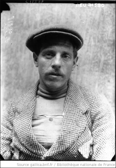 Léon Scieur est né à Florennes le 19 mars 1888.
Pourquoi est-il connu ?