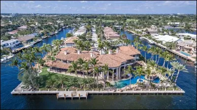 En plus de "Fort Liquordale", quel est l'autre surnom de Fort Lauderdale faisant référence à son important réseau de canaux ?