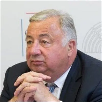 Gérard Larcher, ministre du travail en 2004 - 2005, puis maire de Rambouillet, est actuellement, depuis 2014...