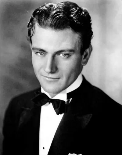 Marion Robert Morrison, né le 26 mai 1907, est un célèbre acteur américain : sous quel nom est-il connu ?