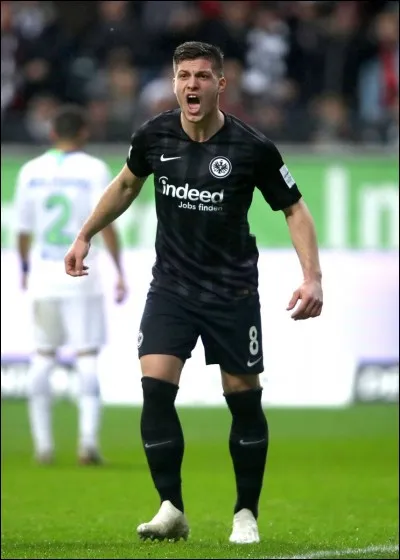 Combien de buts a inscrit Pjatek pour son premier match avec Milan ?