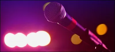 Quelle activité très populaire au Japon signifie "orchestre vide" ?