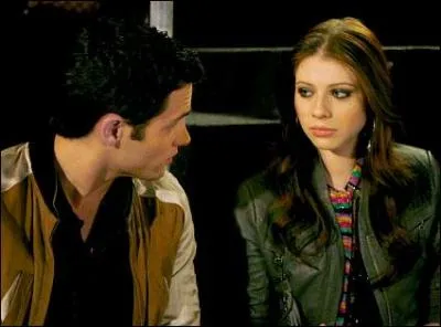 Sous quelle identit Dan Humphrey connat-il Georgina Sparks ?