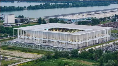 Comment se nomme ce stade de football ?