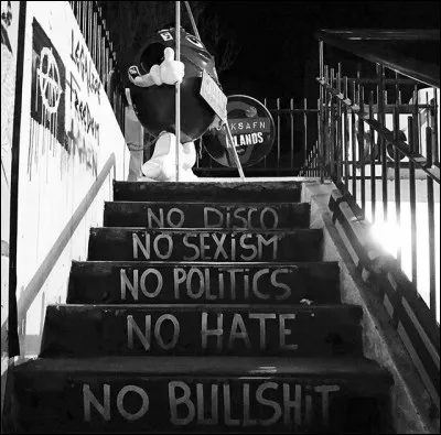 Cet endroit est celui où se produisaient, entre autres, Björk et les ... (Retrouvez le nom du groupe !). Mais avant d'être un haut lieu du punk islandais, qu'était-il ?