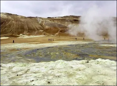 Ce lieu vous évoquera immanquablement l'enfer de Dante et/ou la planète Mars... Qu'y fait-on, au juste ?