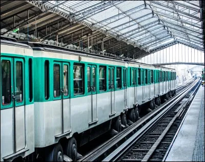 Comment se nomme le réseau de transports en commun de Paris ?