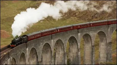 Avec quoi les élèves vont-ils à Poudlard ?