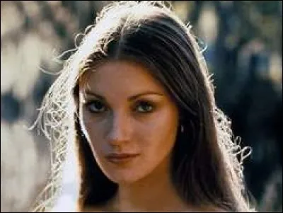 Joyce Frankenberg, née en 1951, a été "Solitaire" dans le 8e james Bond "Vivre et laisser mourir", puis Marie-Antoinette dans le "La Révolution française" de Robert Enrico. On la connaît mieux sous le nom de ...