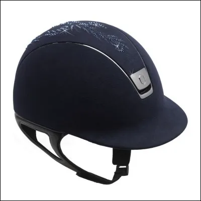 Le port de la bombe est obligatoire en balade, mais facultatif en carrière, néanmoins les moniteurs la demandent.