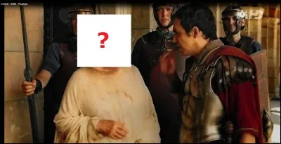 Qui est l'homme habillé comme un mendiant à côté d'Arthur ?