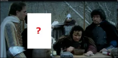 Quelle femme est présente au poste de commandement lors de cette scène ?