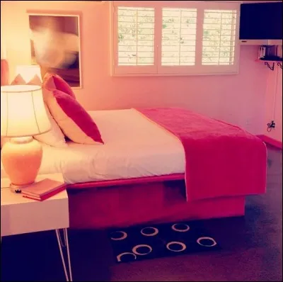 « Pretty in Pink Suite », Palm Beach Rendezvous (Californie) > Durant 7 sept ans de réflexion, une actrice y séjourna pour savoir comment épouser un millionnaire... C'était qui, déjà ?