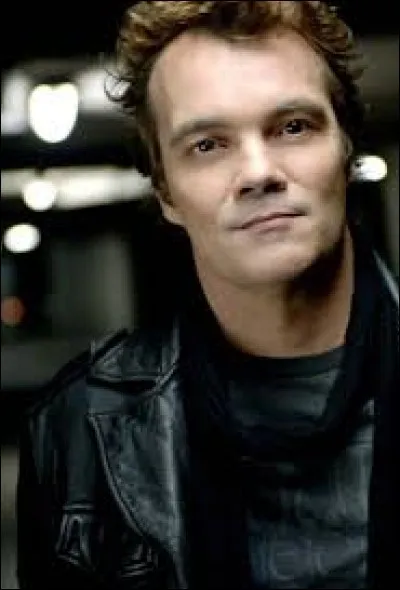 Complétez le titre d'Axel Bauer ''--------- la lumière''.