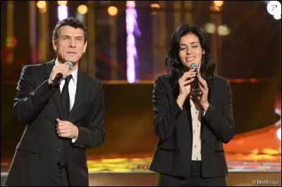 ''Je me perds dans ton quartier 
Je m'y retrouverai jamais 
Je nage au fil de tes gares 
Et mon regard s'égare'' 
est un extrait de ''Paris'' de Marc Lavoine. 
Quelle gare ne se trouve pas à Paris ?