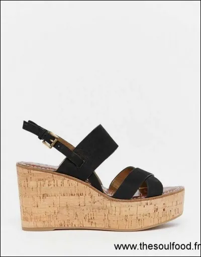 Comment appelle-t-on l'opération par laquelle les banques soldent leurs opérations entre elles ?