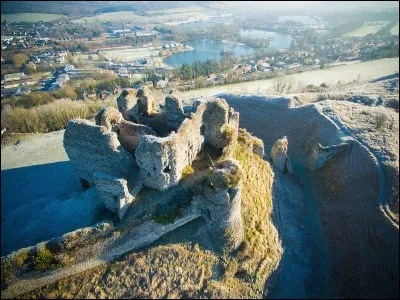 Dans quel département de la Normandie trouve-t-on la commune d'Arques-la-Bataille ?
