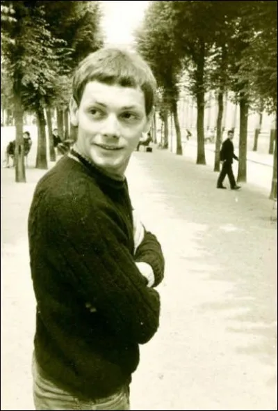 Patrick Bourdeaux, a d'abord joué au théâtre sous le nom de Patrick Maurin, puis a participé au Café de la Gare, avant de se révéler au grand public à partir de 1974. C'est ...
