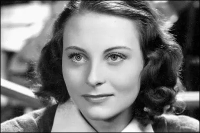 Simone Roussel, née en 1921, a été, depuis 1938, l'une des grandes actrices du cinéma français. Elle est connue sous le nom de ...