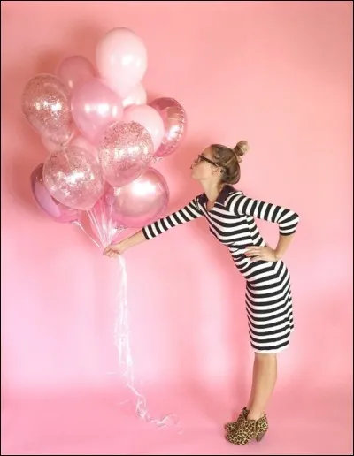 Pour seulement 20 Euros, il y a aussi le bouquet de ballons, gonflés ... (Complétez !)