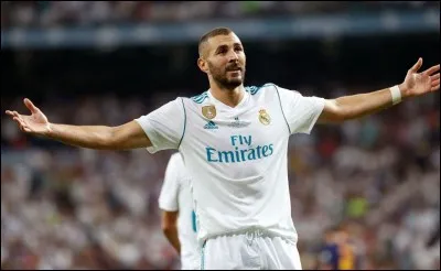 Quel numéro de maillot porte Karim Benzema au Real Madrid ?