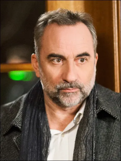 Cet acteur qui a tourné dans de nombreux films de Claude Lelouch et dans des séries télévisées notamment "Les Petits Meurtres d'Agatha Christie" où il interprète le Commissaire Jean Larosière, c'est ...