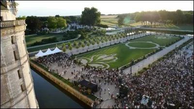 Un lieu prestigieux pour le podium de ce soir, lequel ?