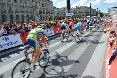 Beaucoup de monde pour voir l'arrivée de cette étape. Où a-t-elle lieu ?