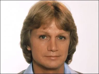 Complétez les paroles de "Alexandrie Alexandra" de Claude François : Voiles sur les filles 
Barques sur le Nil 
Je suis dans ta vie...