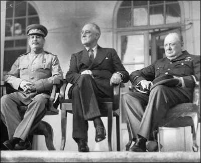 La première réunion entre les "Trois grands" avec Churchill, Roosevelt et Staline, en 1943 s'est déroulée dans quelle ville ?